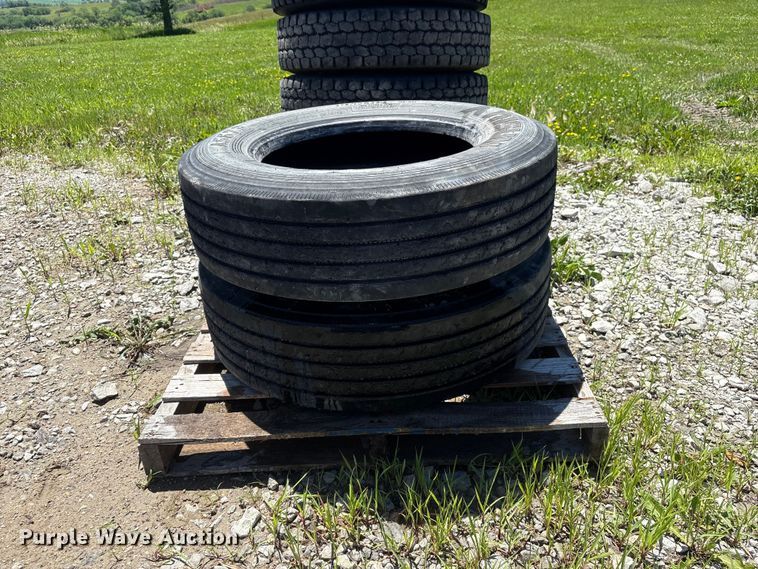 image for item EI5883 (2) Arisun AS673 275/70R22.5 tires