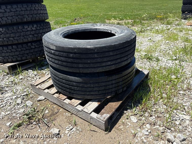 image for item EI5883 (2) Arisun AS673 275/70R22.5 tires