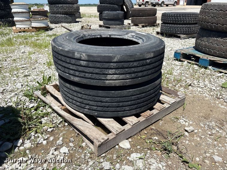 image for item EI5883 (2) Arisun AS673 275/70R22.5 tires