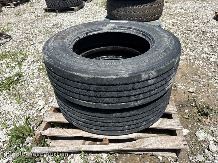 image for item EI5883 (2) Arisun AS673 275/70R22.5 tires