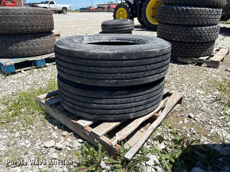 image for item EI5883 (2) Arisun AS673 275/70R22.5 tires