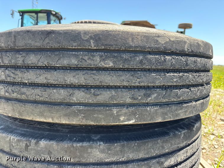 image for item EI5883 (2) Arisun AS673 275/70R22.5 tires