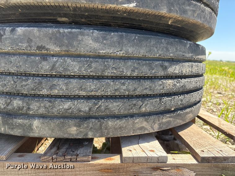 image for item EI5883 (2) Arisun AS673 275/70R22.5 tires