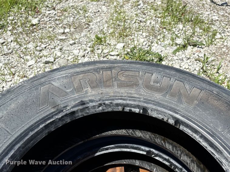 image for item EI5883 (2) Arisun AS673 275/70R22.5 tires
