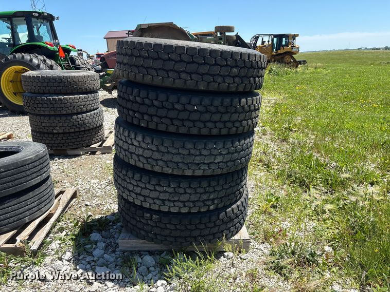 image for item EI5884 (5) Bridgestone M799 11R22.5 tires