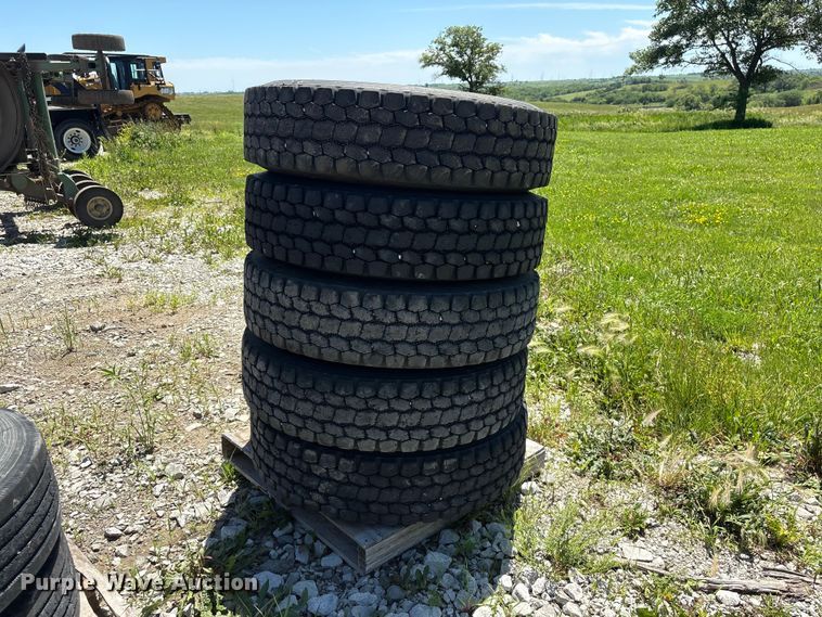 image for item EI5884 (5) Bridgestone M799 11R22.5 tires