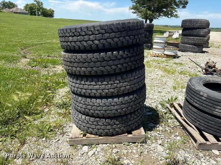 image for item EI5884 (5) Bridgestone M799 11R22.5 tires