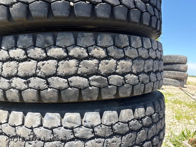 image for item EI5884 (5) Bridgestone M799 11R22.5 tires