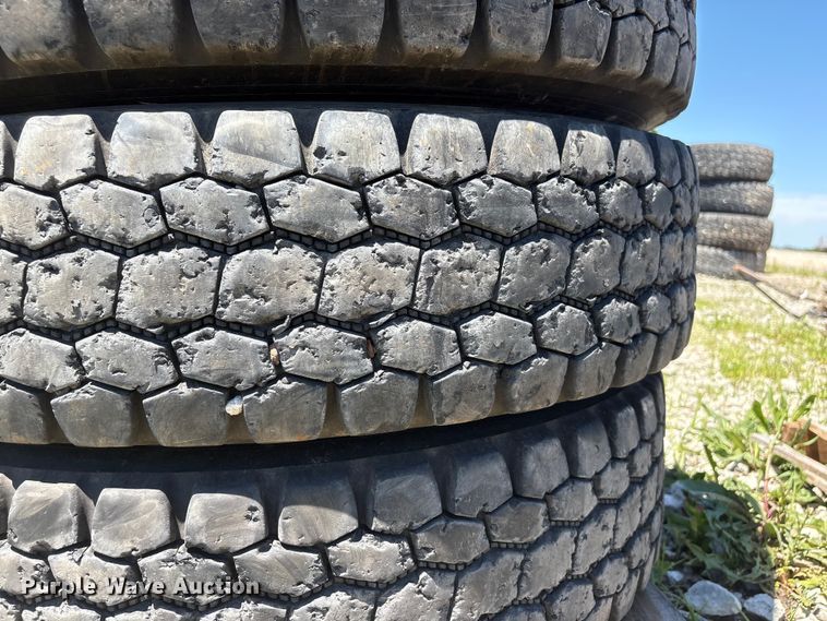 image for item EI5884 (5) Bridgestone M799 11R22.5 tires