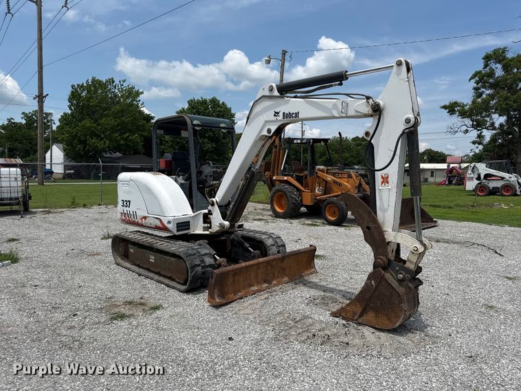 image for item EN0317 2002 Bobcat 337D mini excavator