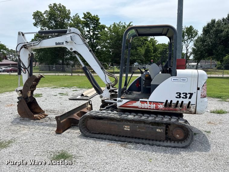 image for item EN0317 2002 Bobcat 337D mini excavator