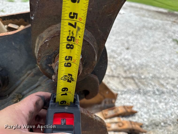 image for item EN0317 2002 Bobcat 337D mini excavator
