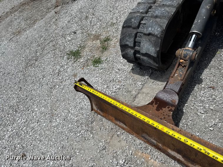 image for item EN0317 2002 Bobcat 337D mini excavator