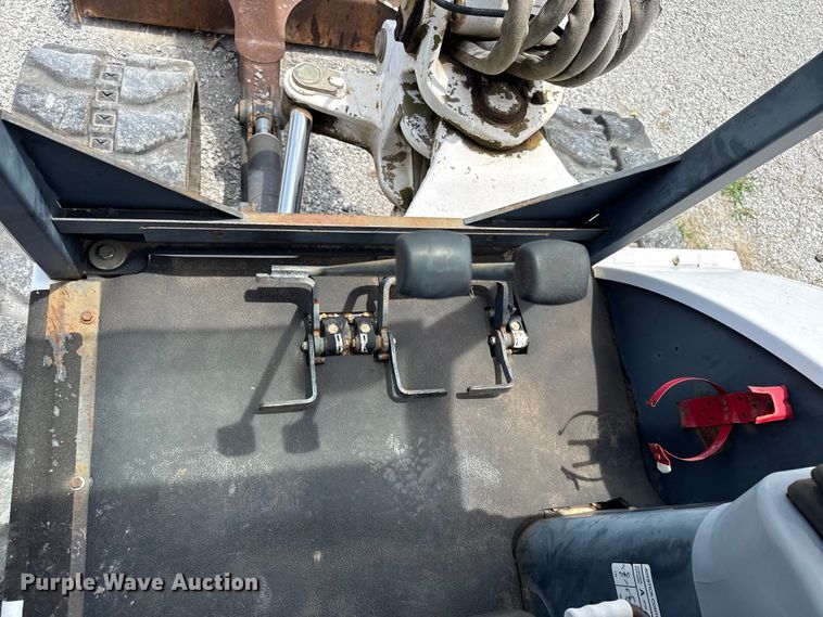 image for item EN0317 2002 Bobcat 337D mini excavator