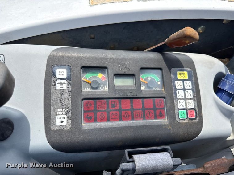 image for item EN0317 2002 Bobcat 337D mini excavator