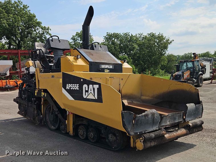 image for item EO7461 2011 Caterpillar  AP555E paver