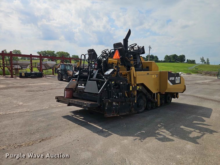 image for item EO7461 2011 Caterpillar  AP555E paver