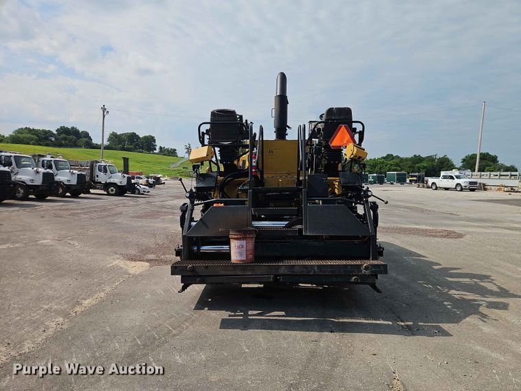 image for item EO7461 2011 Caterpillar  AP555E paver