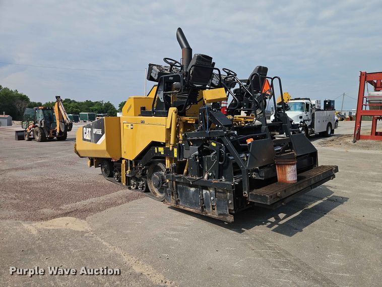 image for item EO7461 2011 Caterpillar  AP555E paver