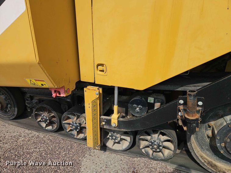 image for item EO7461 2011 Caterpillar  AP555E paver