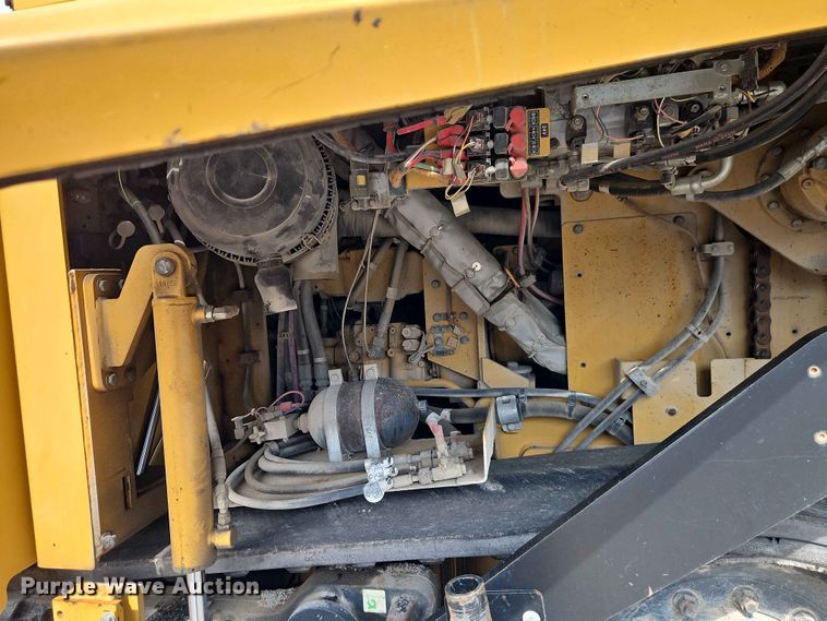 image for item EO7461 2011 Caterpillar  AP555E paver