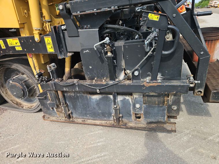 image for item EO7461 2011 Caterpillar  AP555E paver