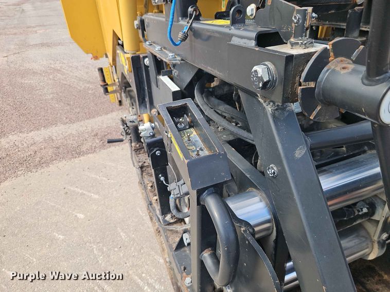 image for item EO7461 2011 Caterpillar  AP555E paver