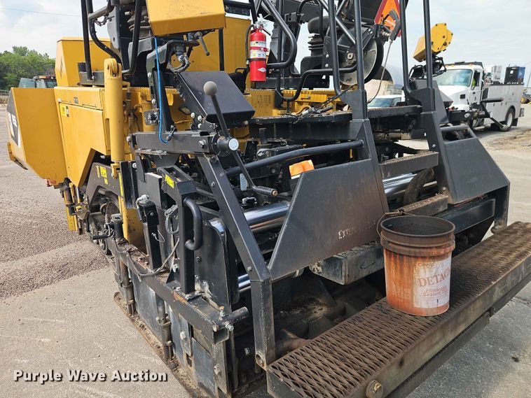 image for item EO7461 2011 Caterpillar  AP555E paver