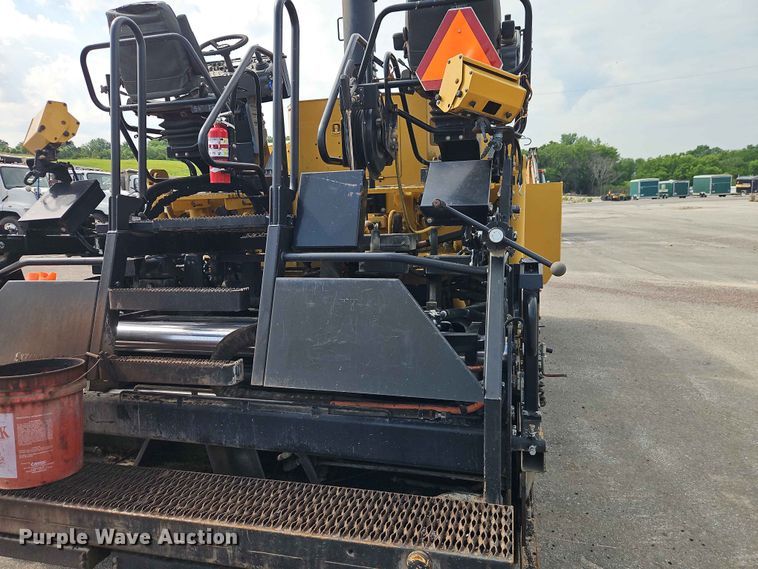 image for item EO7461 2011 Caterpillar  AP555E paver