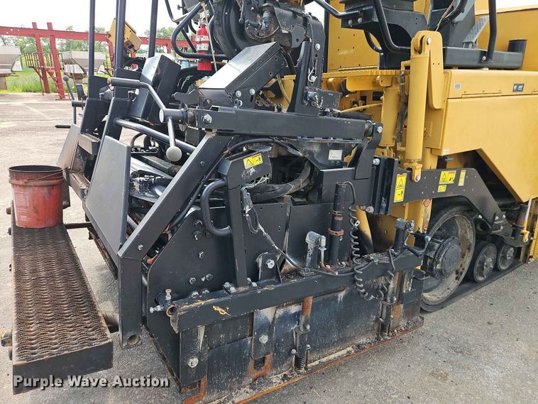image for item EO7461 2011 Caterpillar  AP555E paver
