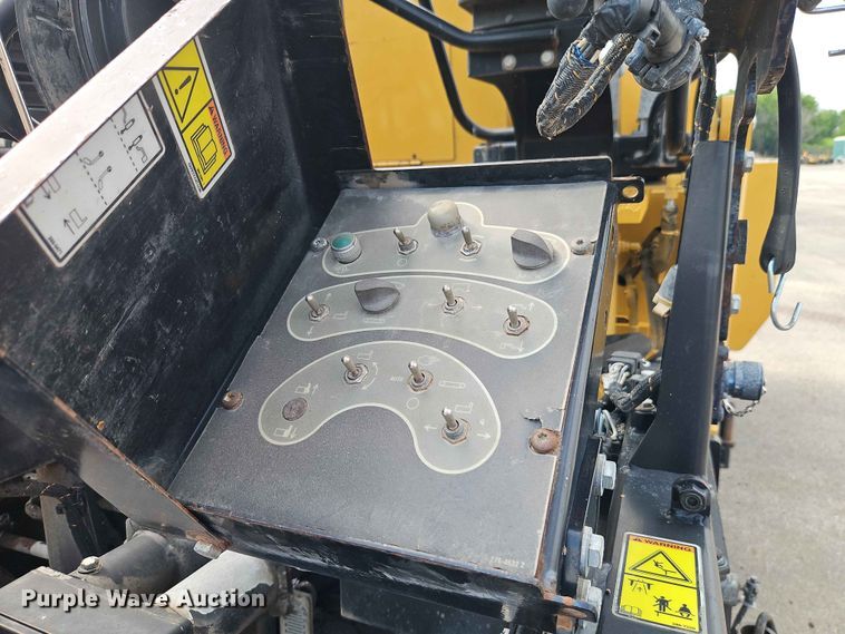 image for item EO7461 2011 Caterpillar  AP555E paver