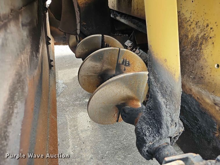 image for item EO7461 2011 Caterpillar  AP555E paver