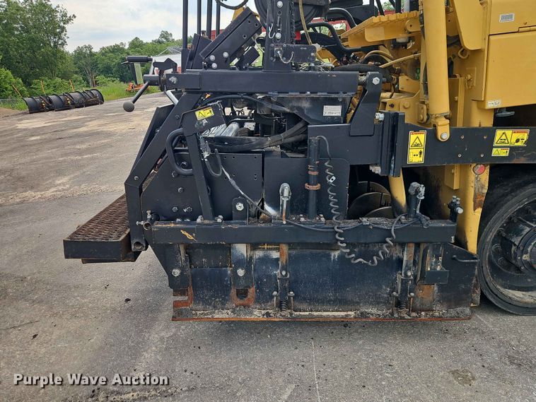 image for item EO7461 2011 Caterpillar  AP555E paver