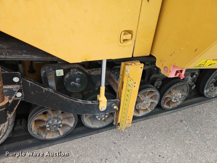image for item EO7461 2011 Caterpillar  AP555E paver