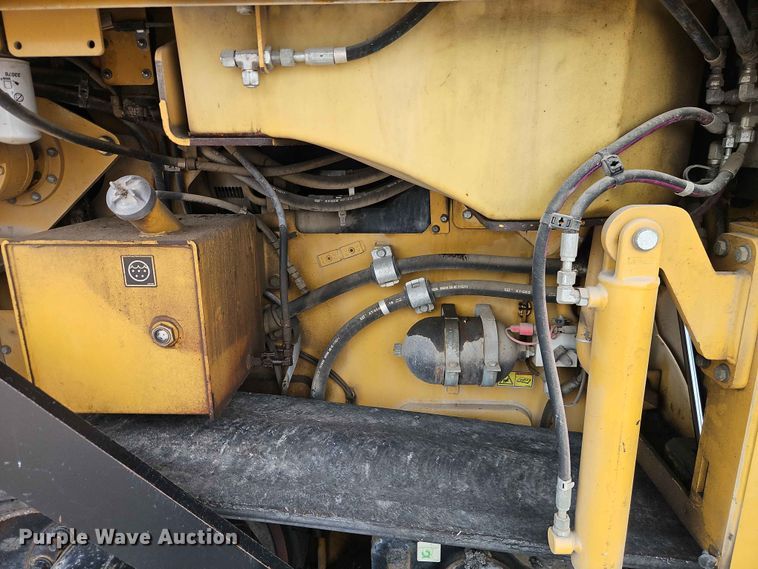 image for item EO7461 2011 Caterpillar  AP555E paver