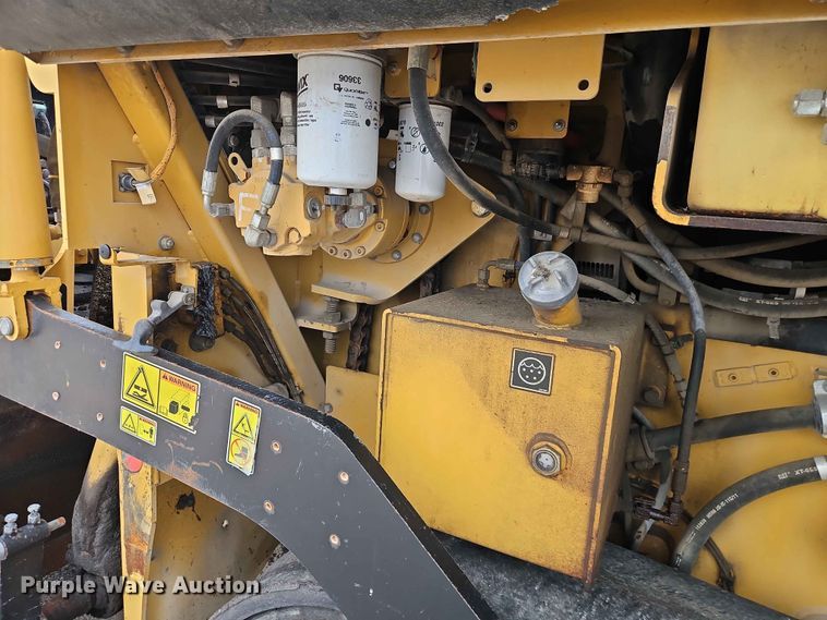 image for item EO7461 2011 Caterpillar  AP555E paver