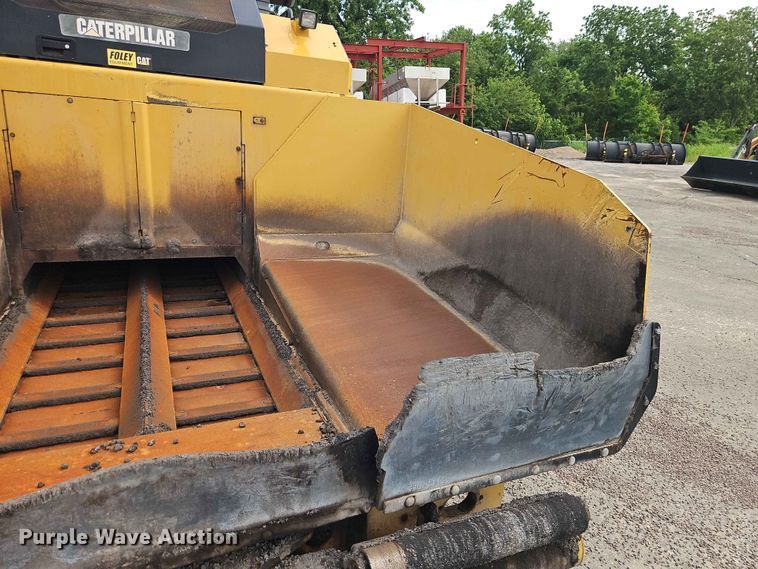 image for item EO7461 2011 Caterpillar  AP555E paver