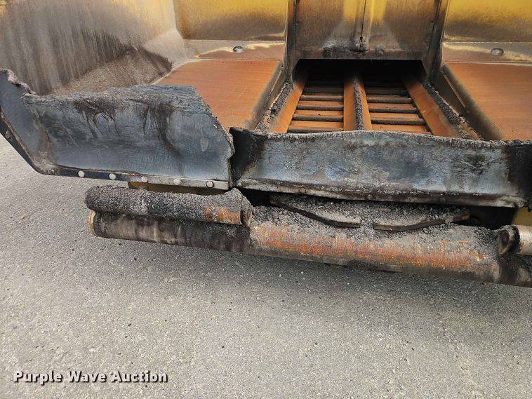 image for item EO7461 2011 Caterpillar  AP555E paver