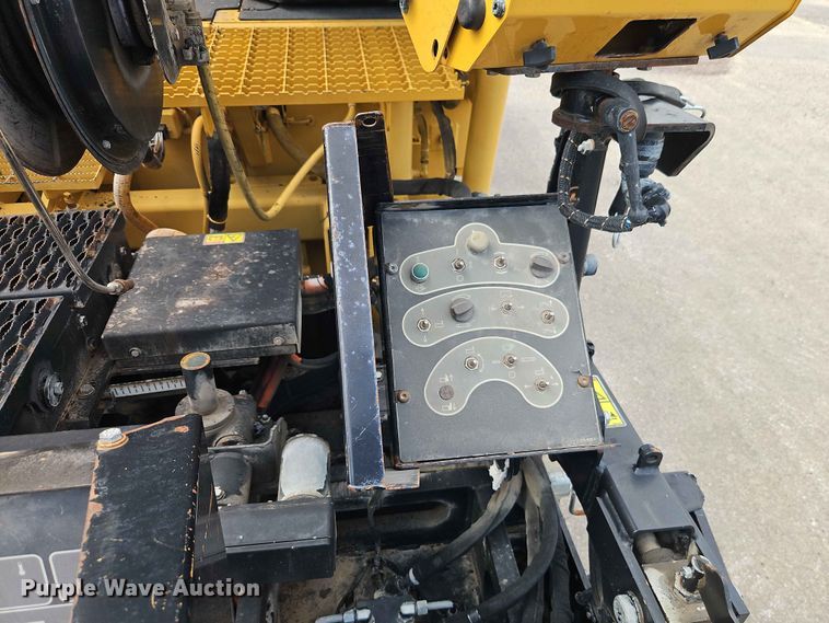 image for item EO7461 2011 Caterpillar  AP555E paver