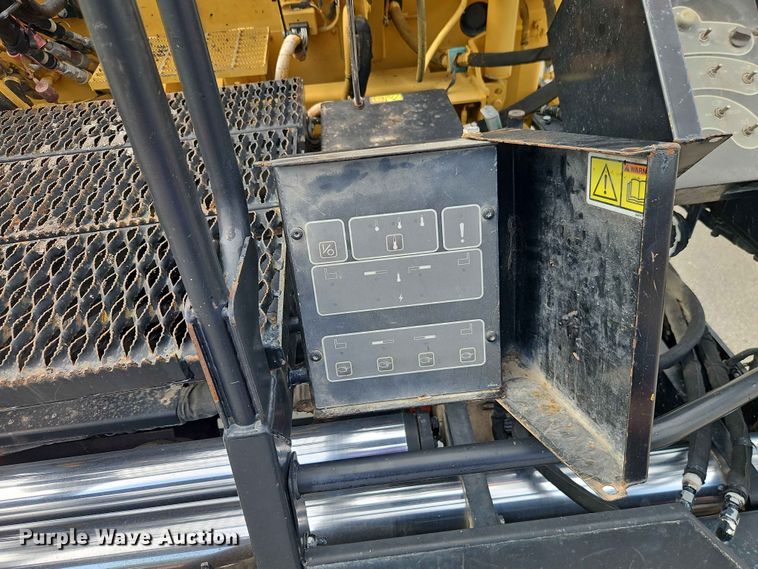image for item EO7461 2011 Caterpillar  AP555E paver