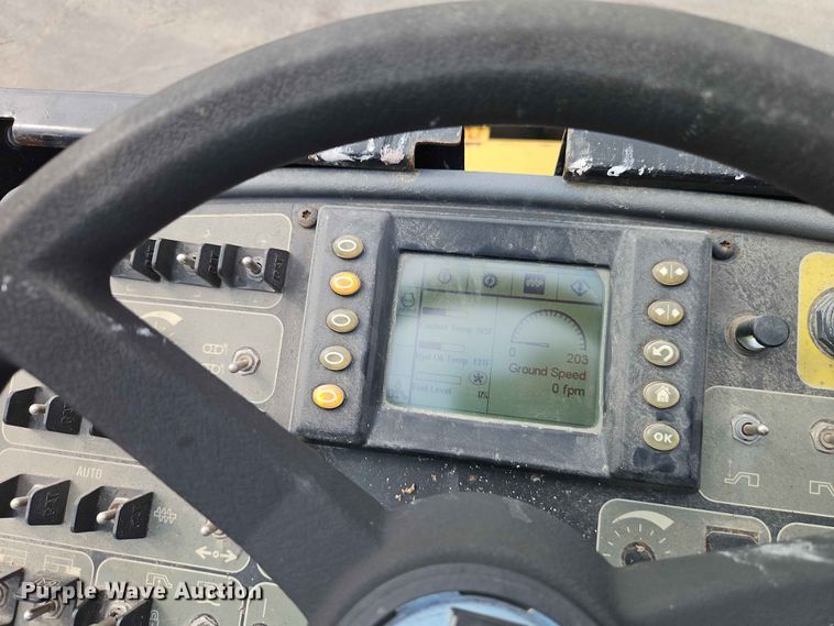 image for item EO7461 2011 Caterpillar  AP555E paver