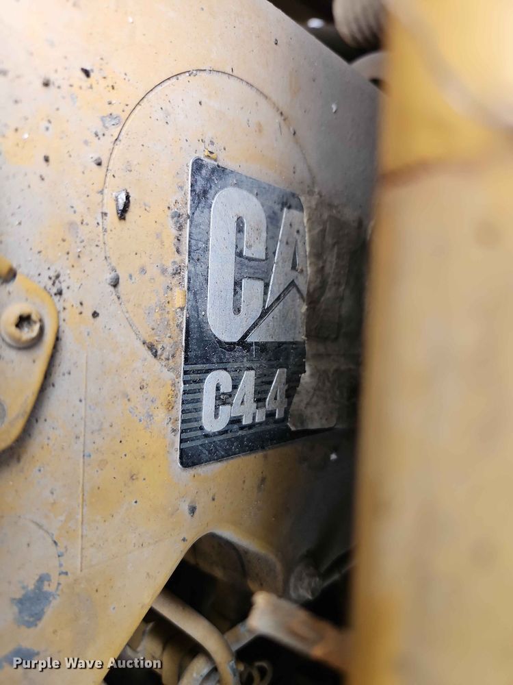 image for item EO7461 2011 Caterpillar  AP555E paver