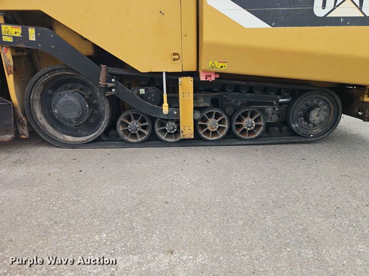 image for item EO7461 2011 Caterpillar  AP555E paver
