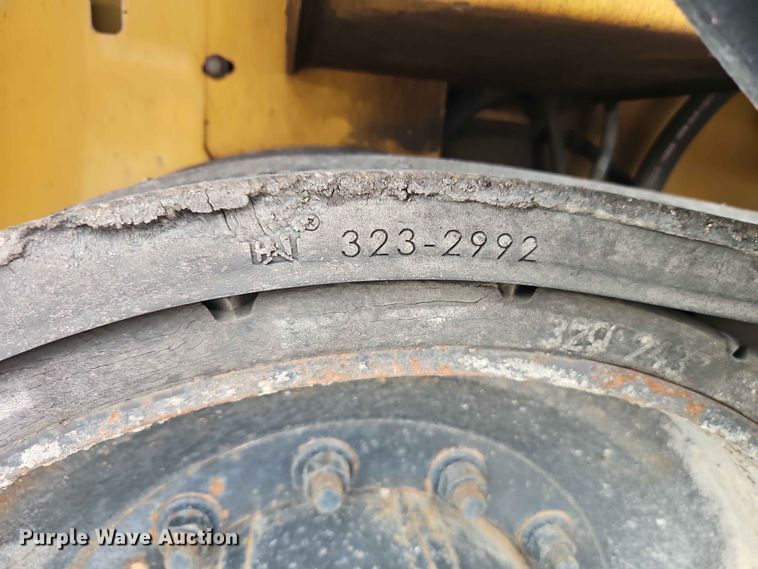 image for item EO7461 2011 Caterpillar  AP555E paver
