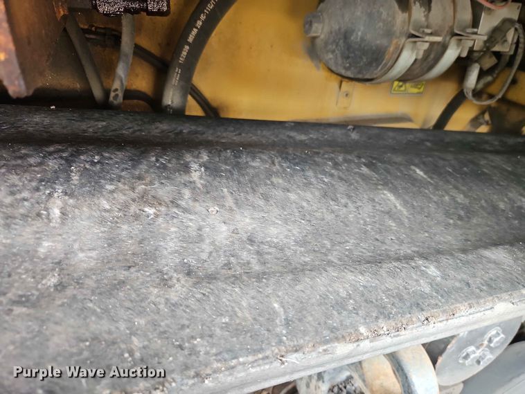 image for item EO7461 2011 Caterpillar  AP555E paver