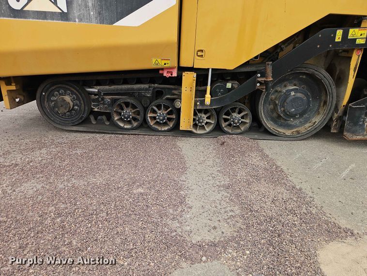 image for item EO7461 2011 Caterpillar  AP555E paver