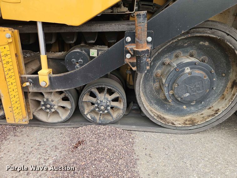 image for item EO7461 2011 Caterpillar  AP555E paver