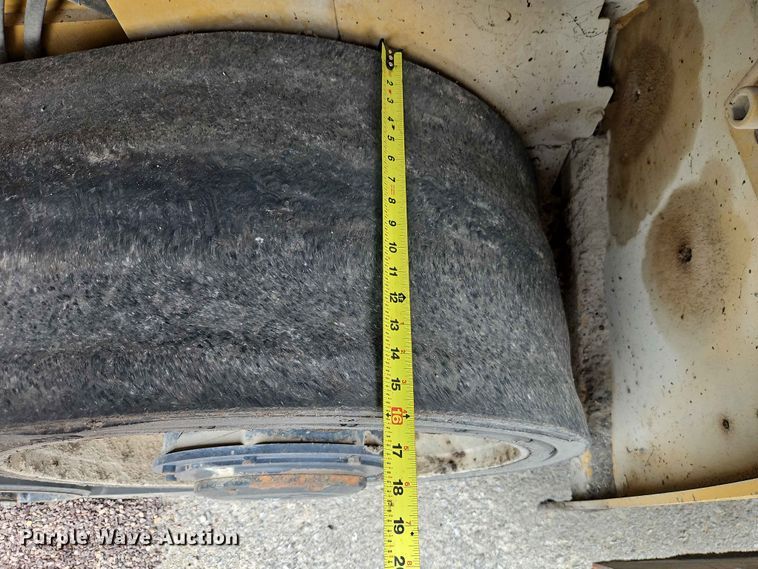 image for item EO7461 2011 Caterpillar  AP555E paver
