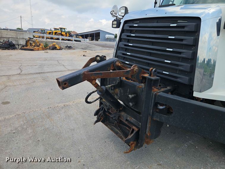 image for item EO7465 2018 Freightliner 108SD 