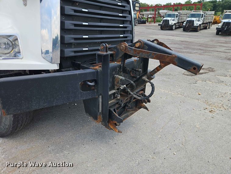 image for item EO7465 2018 Freightliner 108SD 